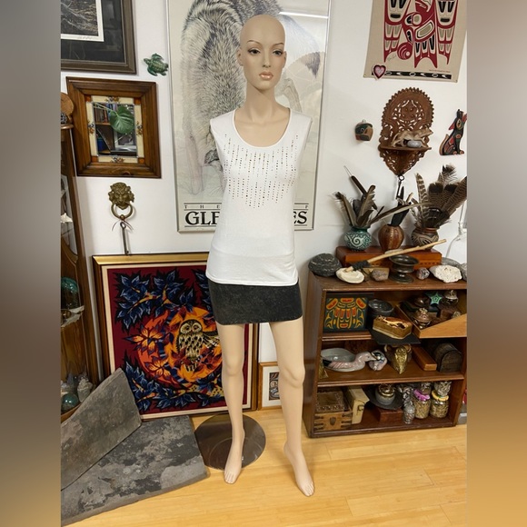 🐦‍⬛4/$20🐦‍⬛ Tank Top with Golden Spheres Appliqués in Subtle Cat/Heart Shape - Picture 7 of 15